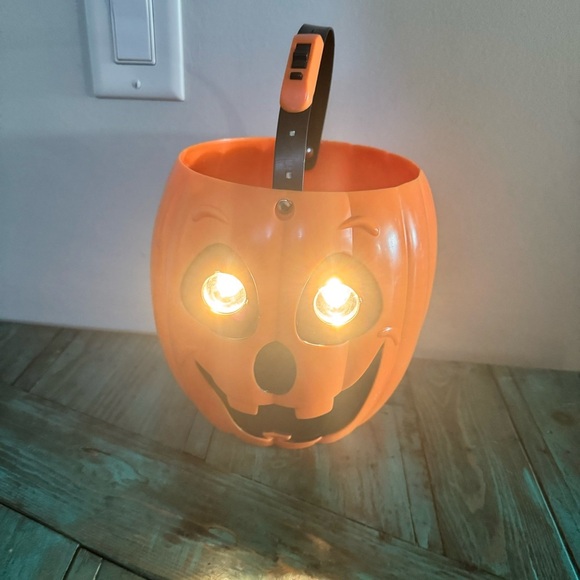 Vintage Monocore 1998 Scary Light Up Eyes Jack-O-Lantern Trick Or Treat Bucket - Picture 11 of 11